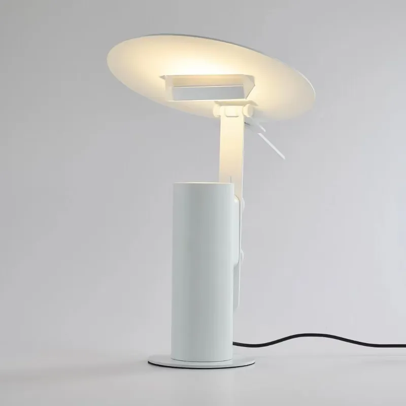 مصباح طاولة LED حديث وإبداعي ب - مراجعة Lighting Decor Bedroom وسعره
